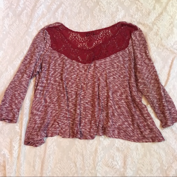 - Adorable Plus size crop sweater with lace back - Picture 5 of 6